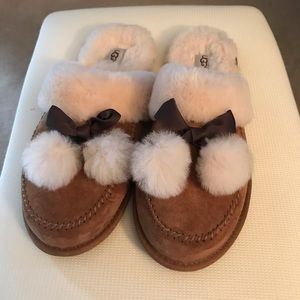 Uggs slippers size 10